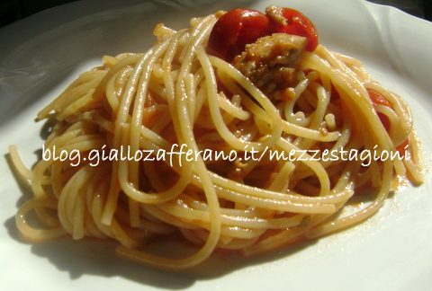 Spaghetti allo sgombro e pomodorini ricetta veloce
