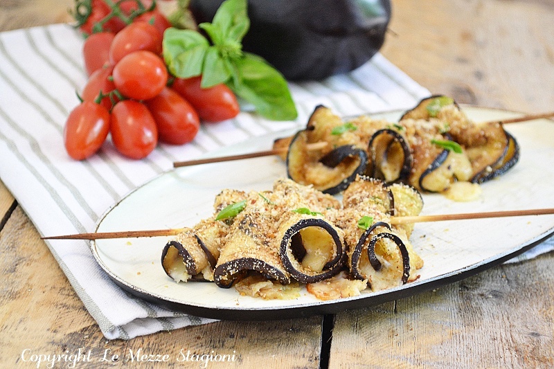 Spiedini di melanzane al forno ripieni di formaggio ricetta veloce