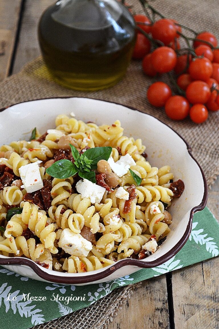 Pasta Fredda Con Ceci Pomodori Secchi E Feta - Veloce E Facilissima