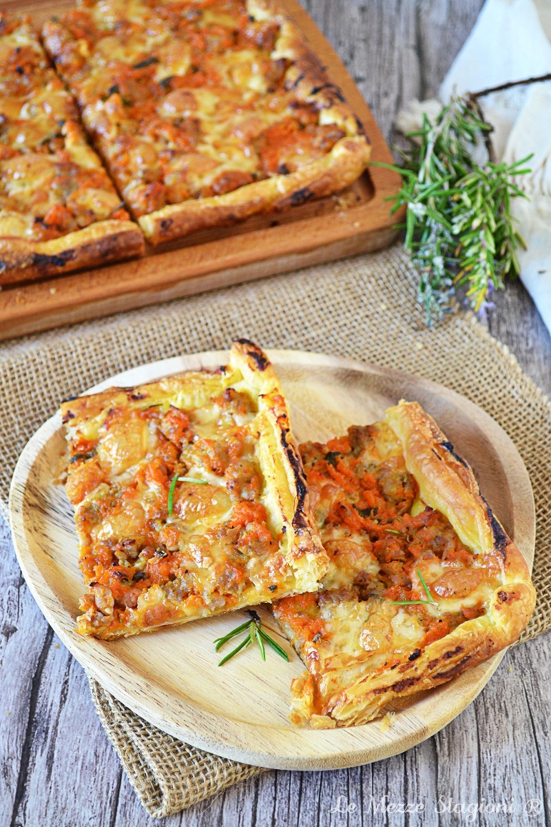 torta salata con zucca salsiccia e scamorza