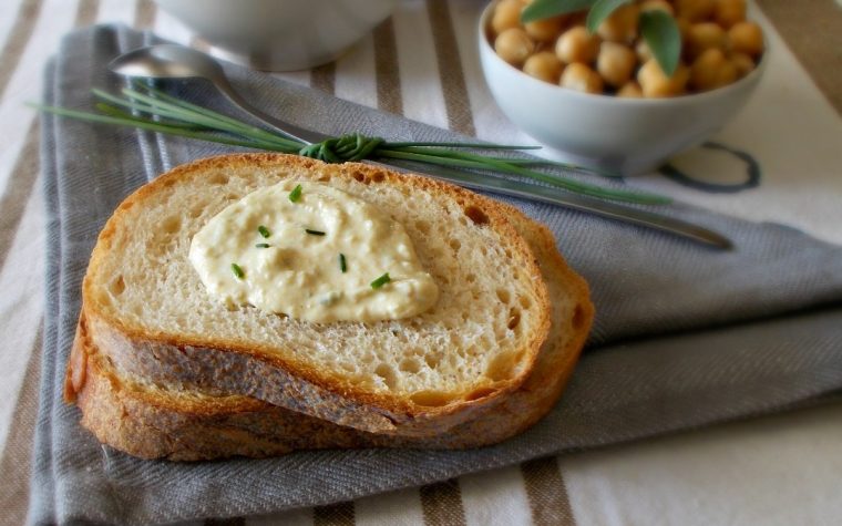 Crema di ceci con yogurt greco e spezie Crema di ceci con yogurt greco e spezie
