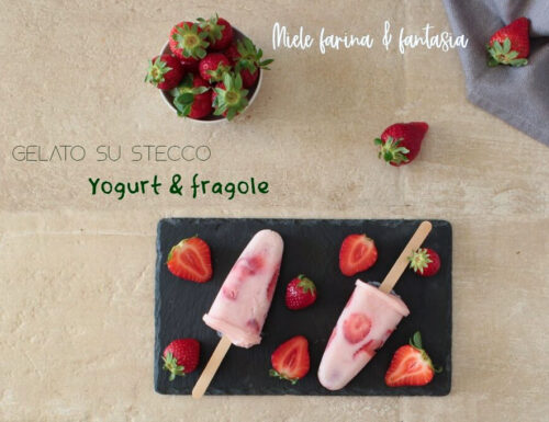 Ghiaccioli di yogurt con fragole