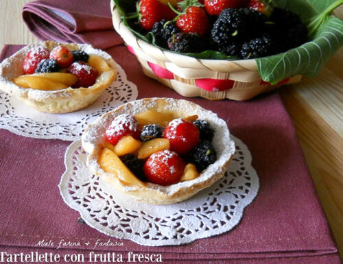 Tartellette con frutta fresca e gelatina d’arance