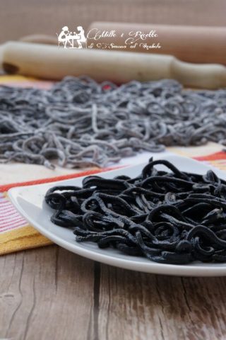 Spaghetti Neri - Pasta fresca fatta con nero di seppia