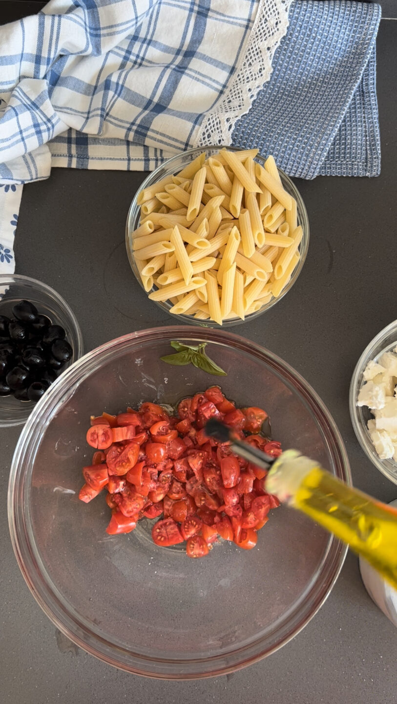 passaggi pasta pomodorini feta e olive