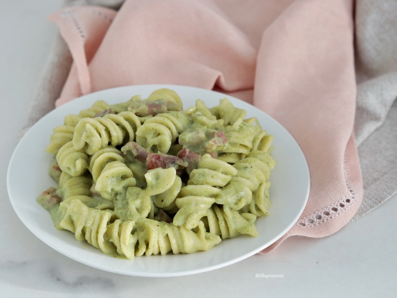 Pasta con crema di broccoli e patate e pancetta – Millegrammi Ricette ...