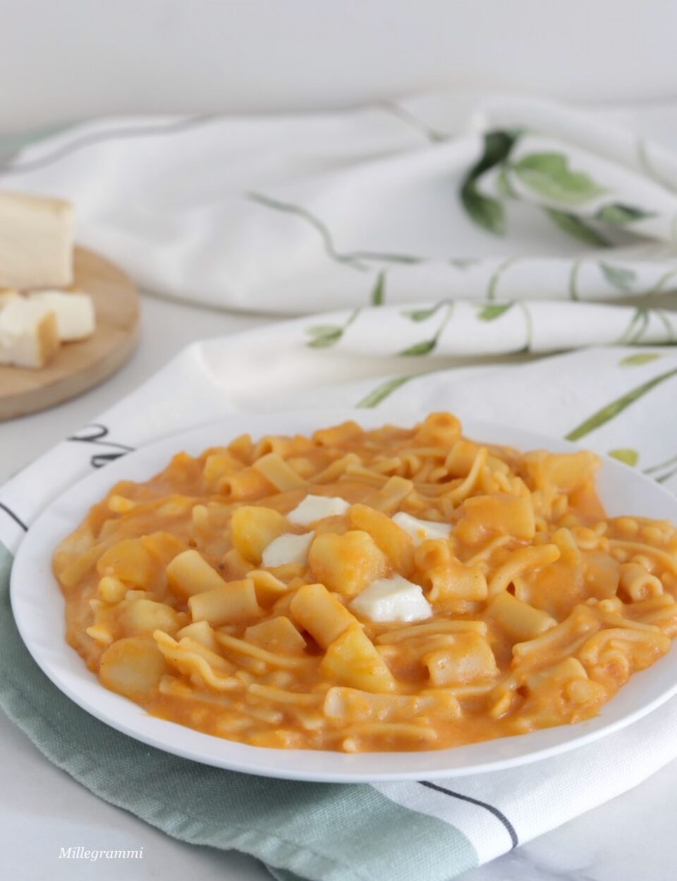 pasta e patate con la provola pasta e patate con la provola