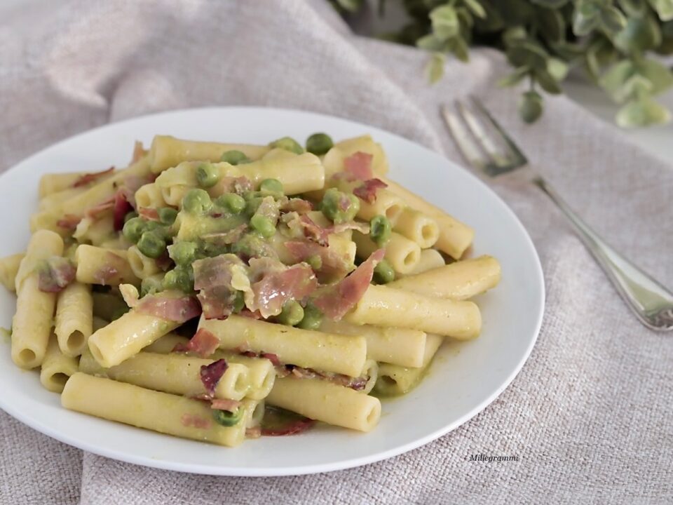 ricetta pasta piselli e speck