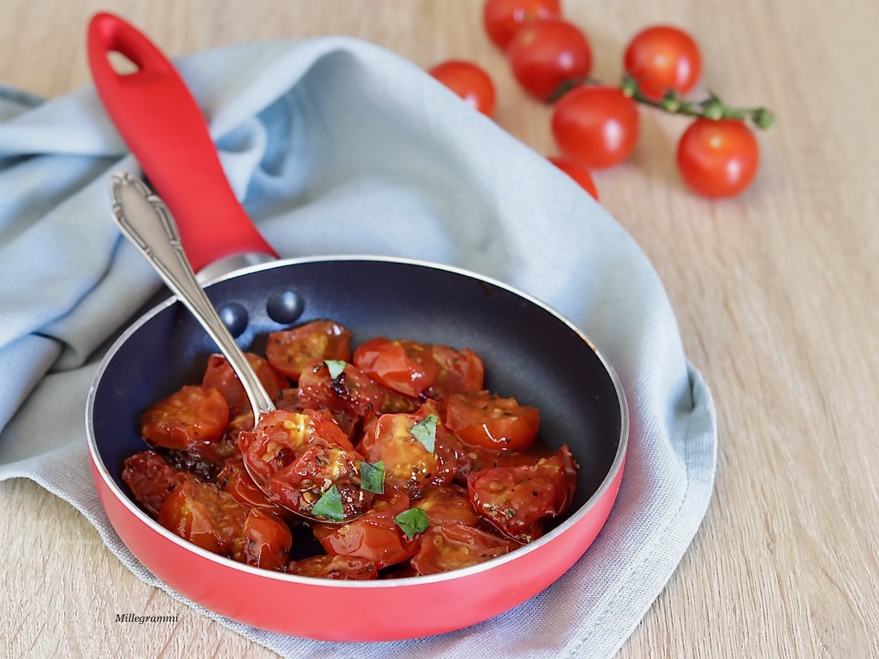 pomodorini confit in padella