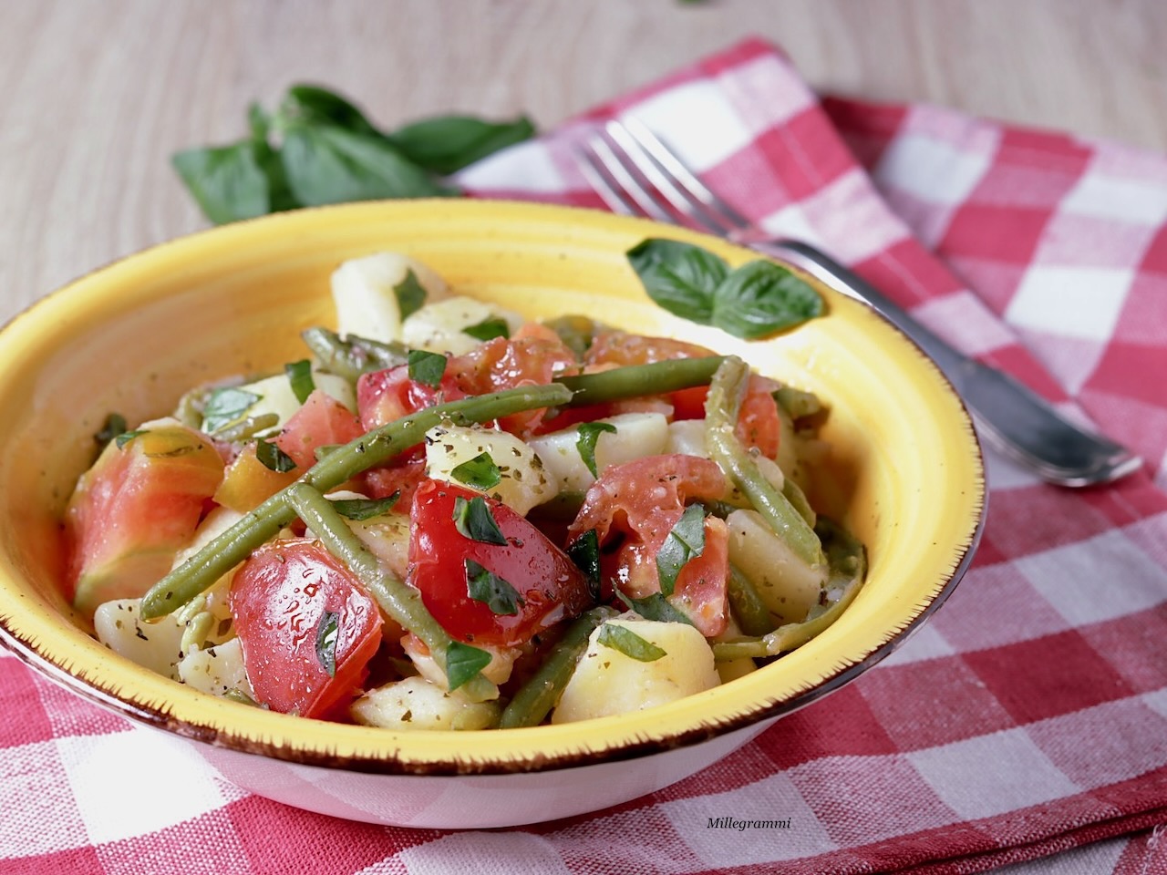 insalata di patate, fagiolini e pomodori