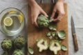 Come pulire i carciofi alla perfezione: i trucchi per non farli annerire e cucinarli in pochi minuti