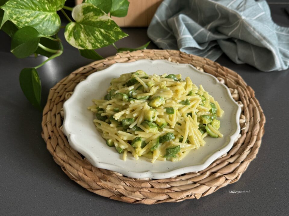 pasta e zucchine alla napoletana con spaghetti spezzati