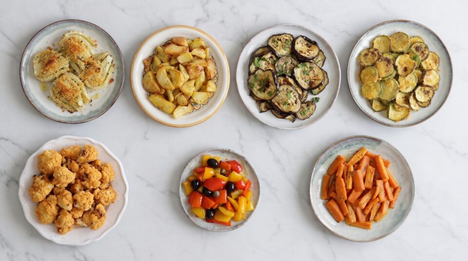 
Identificò la richiesta di testo alternativo per immagine
Vassoio con assortimento di verdure in friggitrice ad aria: zucchine sabbiose, melanzane grigliate, peperoni alla napoletana, finocchi gratinati, carote, cavolfiore gratinato e patatine croccanti