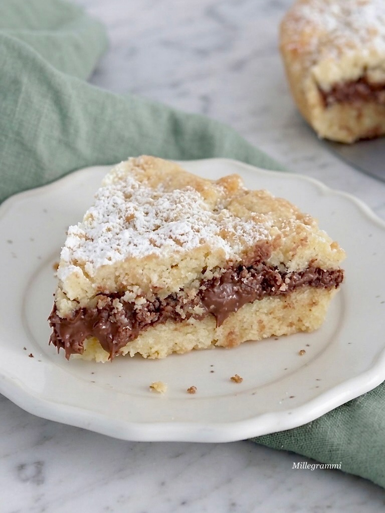 fetta di sbriciolata alla Nutella super friabile preparata con la friggitrice ad aria
