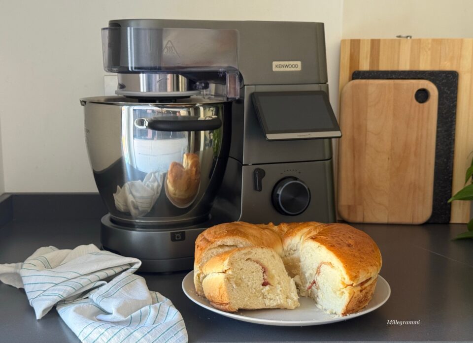 Pan brioche salato sofficissimo ripieno di speck e scamorza millegrammi