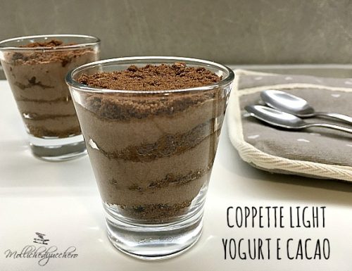 Coppette light con yogurt e cacao