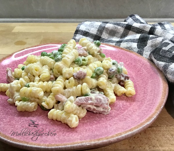 pasta piselli e speck
