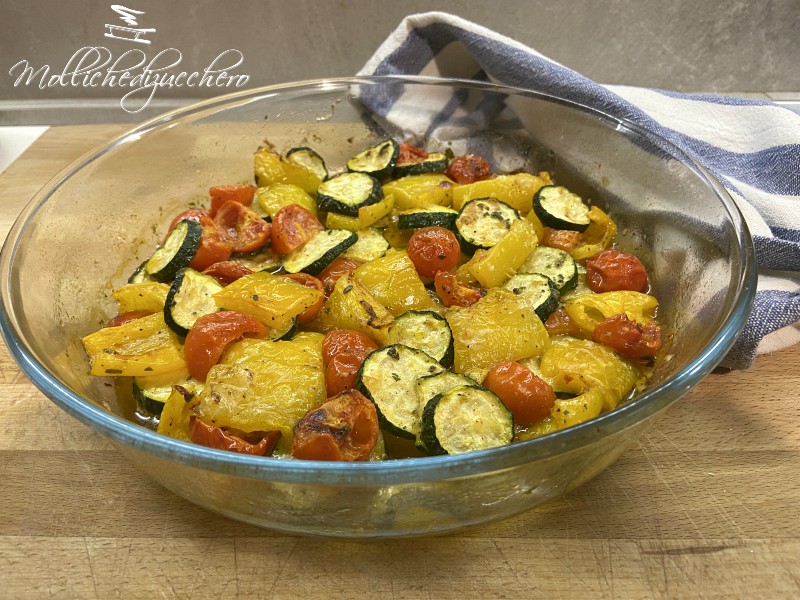 zucchine e peperoni al forno