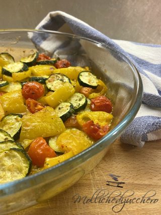 zucchine e peperoni al forno