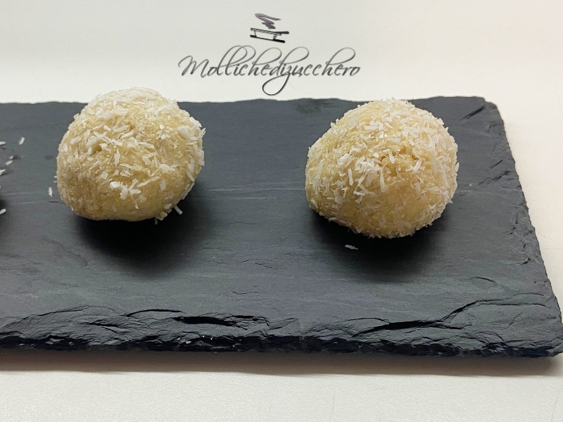 tartufini al cocco e cioccolato bianco