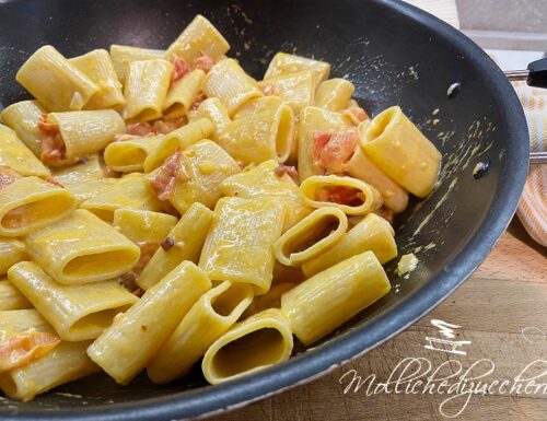 Pasta con crema di pomodori e mascarpone