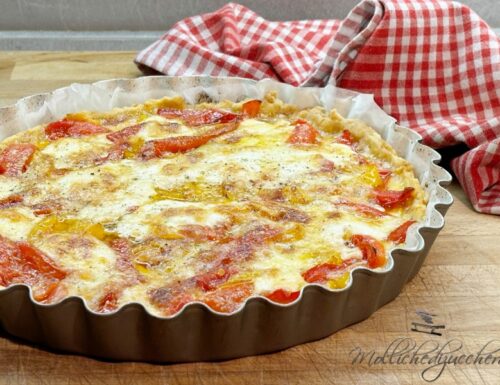 Crostata salata con peperoni e formaggio