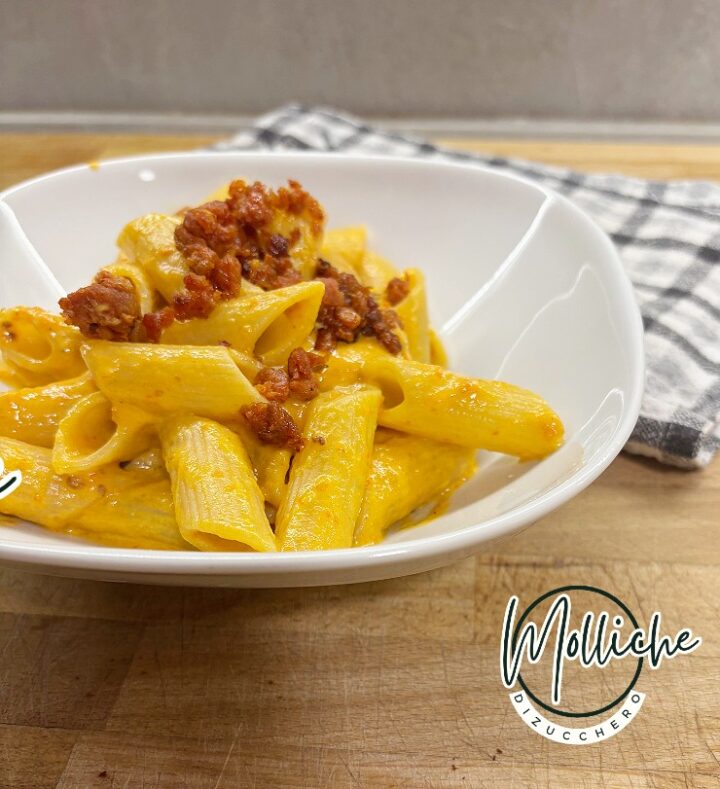 pasta con salsiccia e peperoni ricetta cremosa