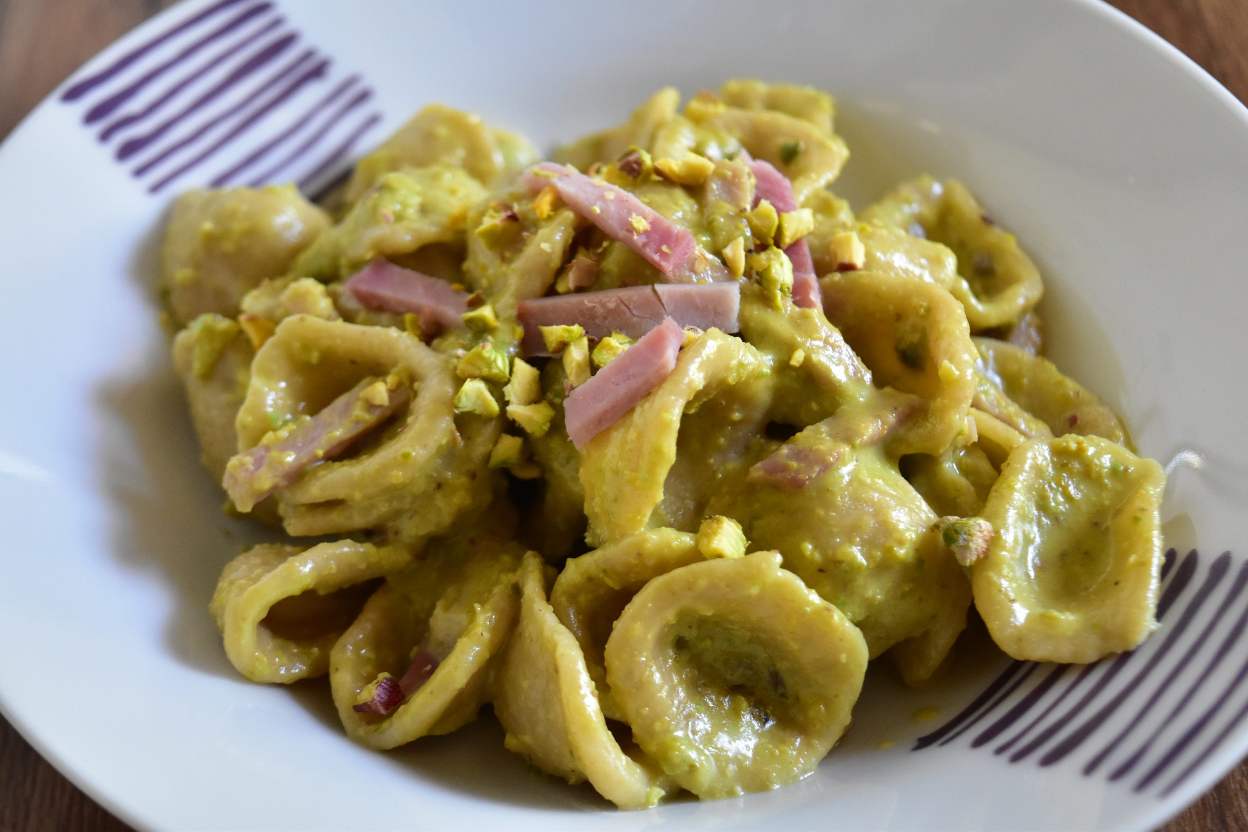 Orecchiette con pesto di pistacchi e prosciutto Cucina con Monica