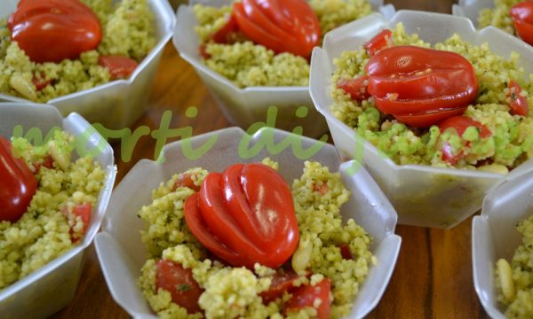 Cuscus pesto, pinoli e pomodorini, ricetta di sicuro sucesso