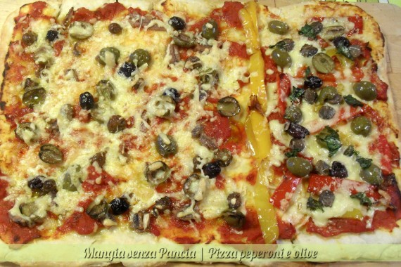 Pizza peperoni e olive, ricetta facile, Mangia senza Pancia