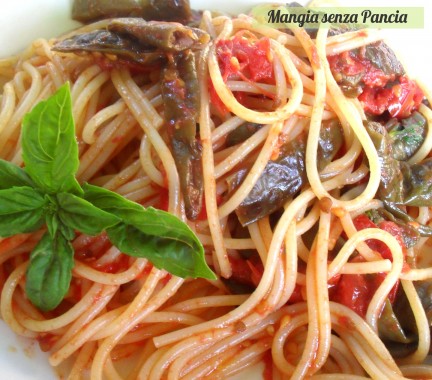 Spaghetti ai peperoncini verdi dolci, ricetta vegetariana, Mangia senza Pancia