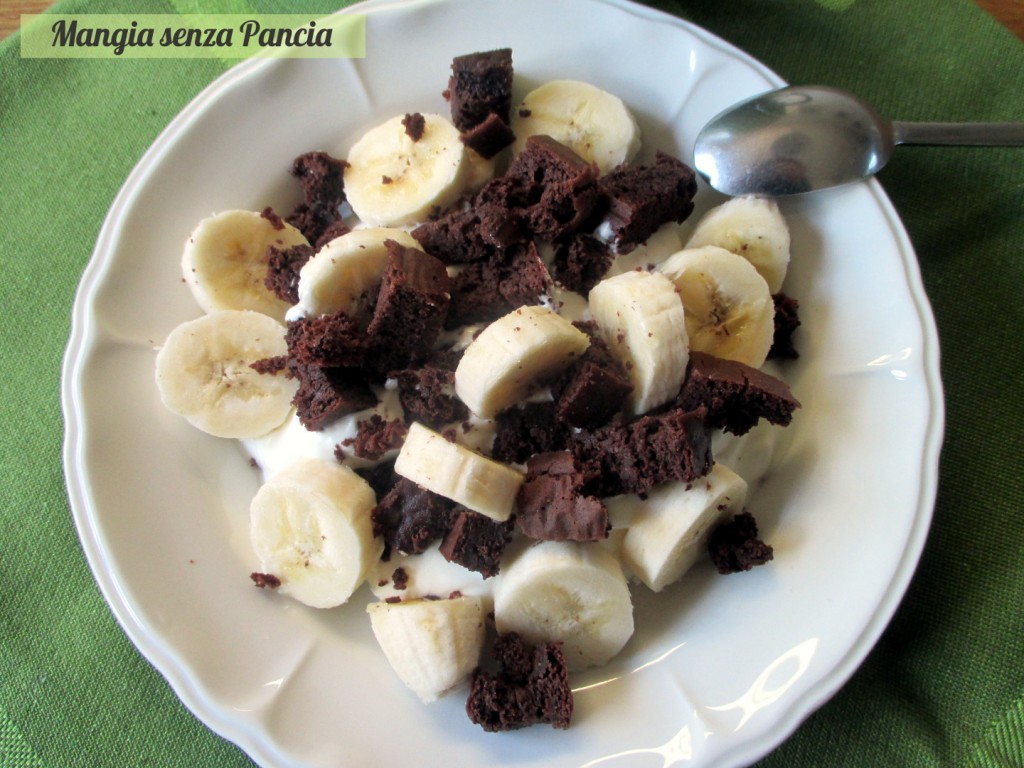 Brownie con banana e yogurt greco, Mangia senza Pancia