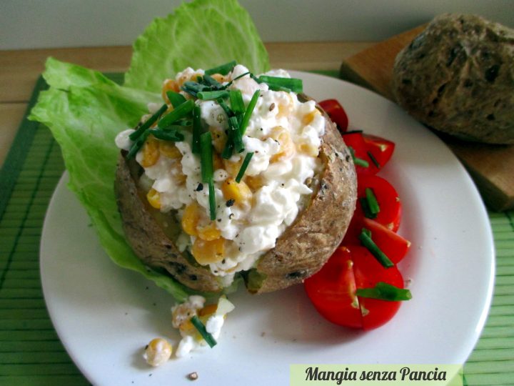 Patate ripiene vegetariane con fiocchi di latte e mais