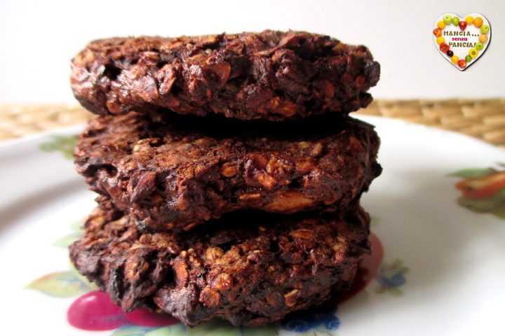 Biscotti avena, banana e cacao nella friggitrice ad aria