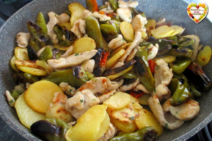 Pollo con peperoni friggitelli e patate