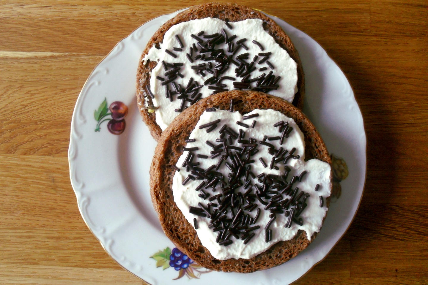 Fette con ricotta e cioccolato