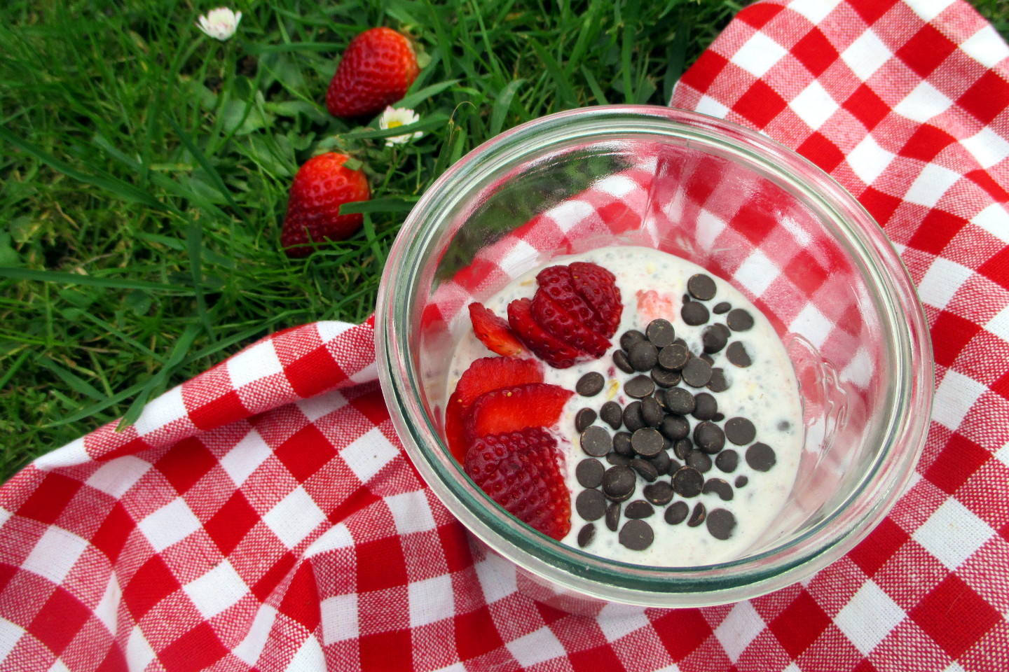 Overnight oats con fragole e cioccolato, Mangia senza Pancia