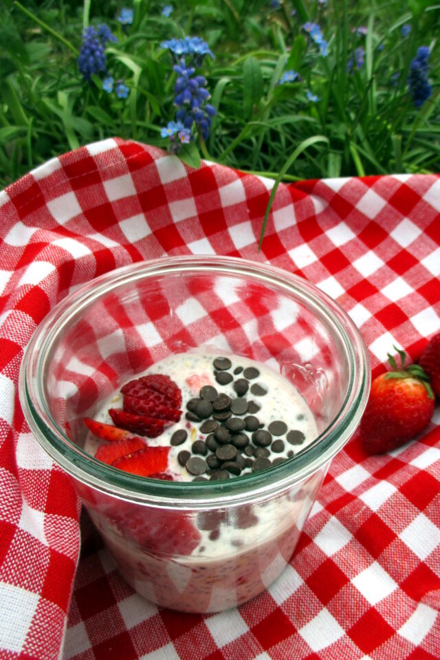 Overnight oats con fragole e cioccolato, Mangia senza Pancia