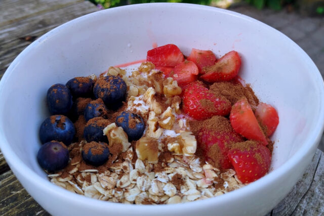 Fiocchi di avena con yogurt e frutta