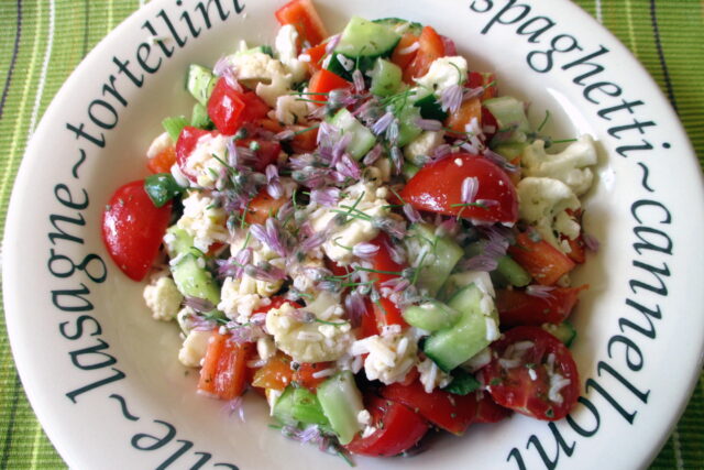 Insalata di riso e verdure