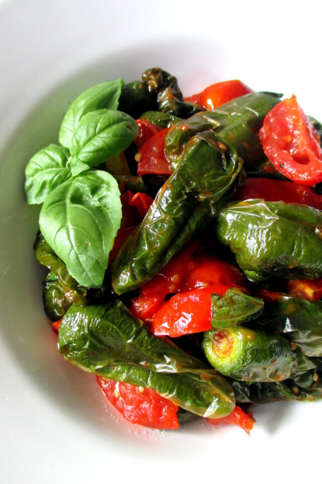Friggitelli al pomodoro nella friggitrice ad aria, Mangia senza Pancia