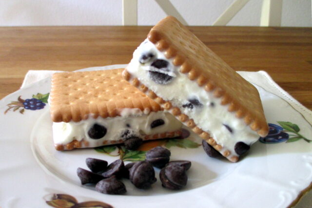 Biscotto gelato light con gocce di cioccolato