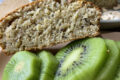 Plum-cake ai kiwi e arachidi