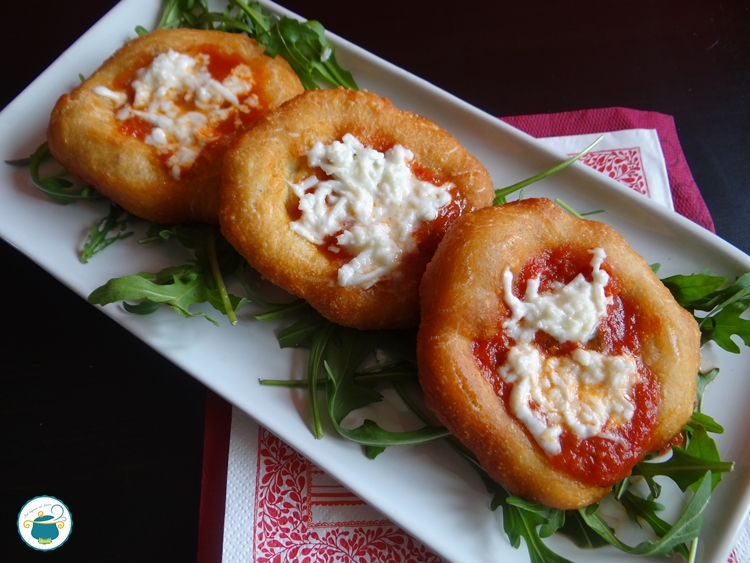 Pizzelle Fritte O Montanare Con Pomodoro E Mozzarella