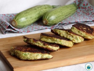 Frittelle di zucchine e ricotta soffici e leggere
