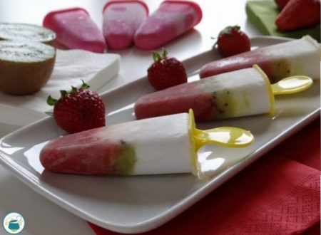 Ghiaccioli alla frutta e yogurt greco senza zuccheri aggiunti Ghiaccioli alla frutta e yogurt greco senza zuccheri aggiunti
