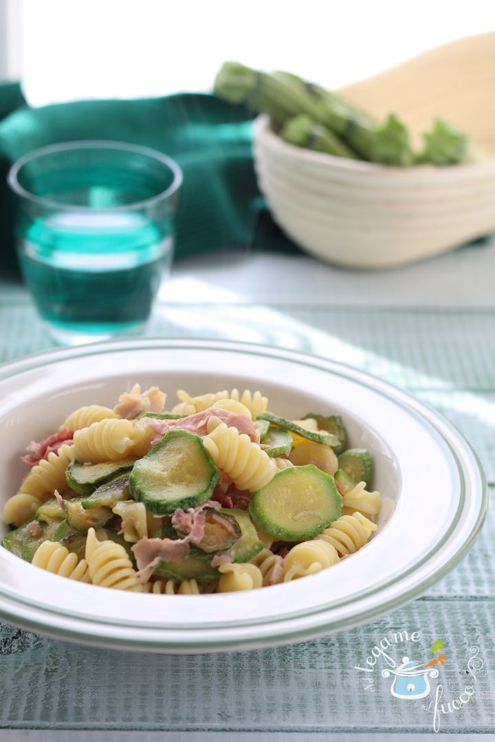 Pasta con zucchine e prosciutto cotto senza panna- primo piatto