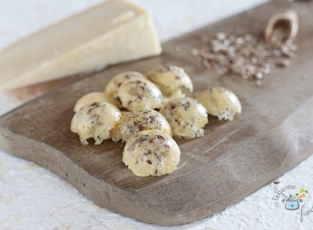 Ricetta salatini al parmigiano Ricetta salatini al parmigiano
