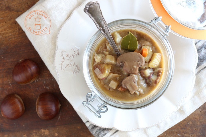 zuppa di castagne e funghi con fagioli e sedano rapa in vasocottura