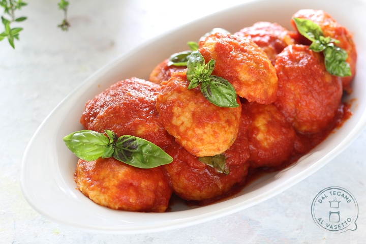 ricetta della pallotte polpette di pane e formaggio al pomodoro cotte nel microonde